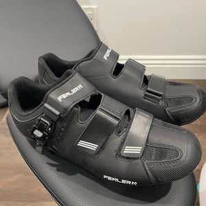 Men’s size 12 Fenlern brand Peleton shoes